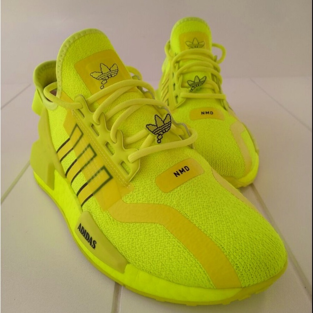 Adidas NMD R1 V2 Solar Yellow Size 7 pre owned in great condition